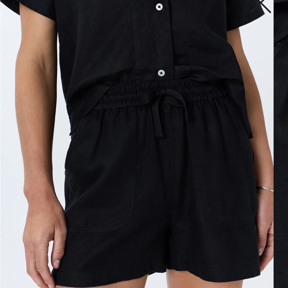 Quince Women's Dark Cargo Shorts